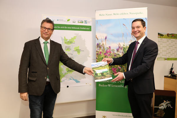 �bergabe an Landwirtschaftsminister Peter Hauk